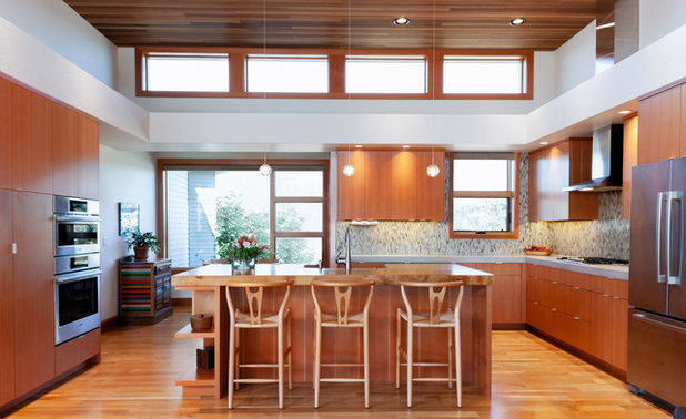 Contemporary Kitchen by Karen Smuland Architect, LLC