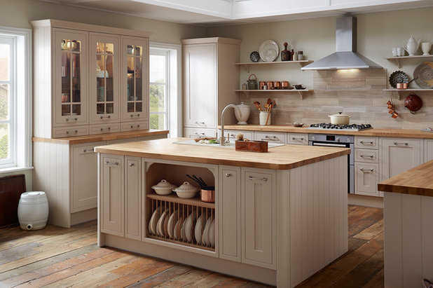 American Traditional Kitchen by Howdens