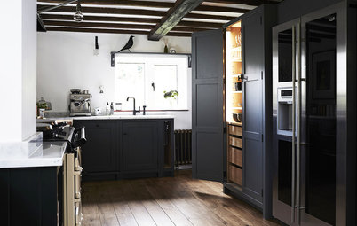 Moderner Landhausstil: Eine Cottage-Küche vereint Gegensätze