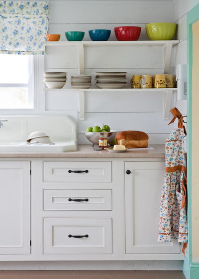 Beach Style Kitchen by CapeRace Cultural Adventures