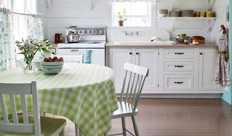 8 Ingredients That Make Up a Cottage Kitchen