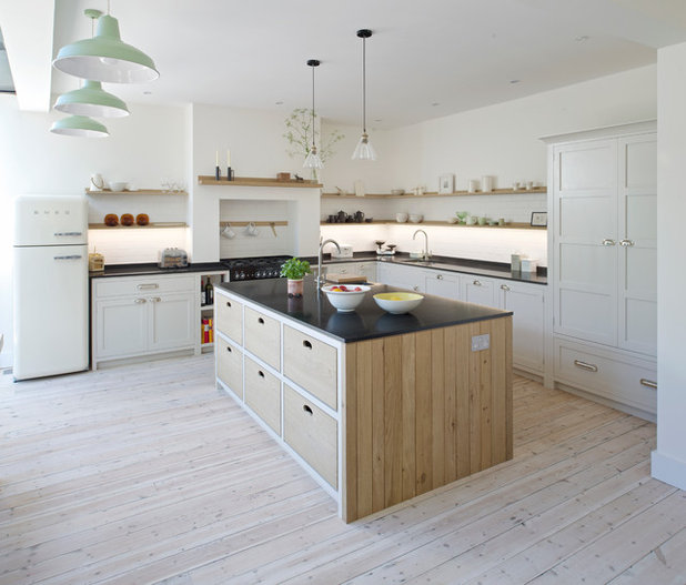 Contemporary Kitchen by Inglis Hall