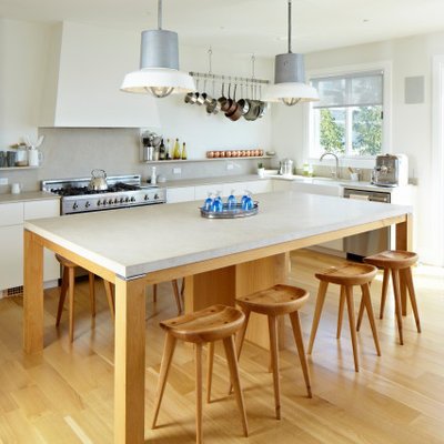 Kitchen - coastal kitchen idea in New York