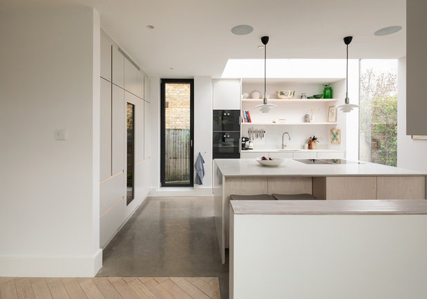 Kitchen by Fraher & Findlay Architects Ltd