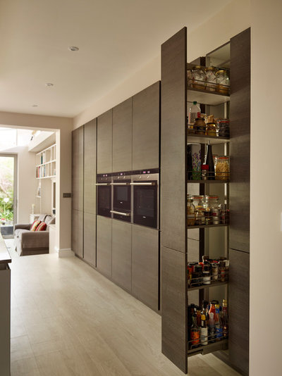 Contemporary Kitchen by Snug Kitchens