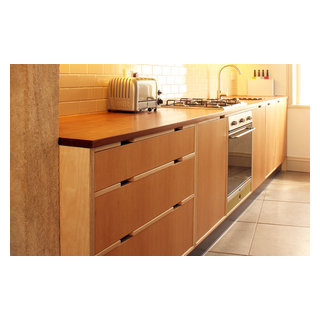 The Gardeners: Oak Veneer Plywood Kitchen Cabinets with Teak Worktop
