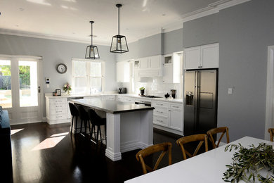 Design ideas for a traditional kitchen in Perth.