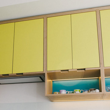 The Hardys: Oak Veneer & Yellow/Blue Laminated Plywood Kitchen