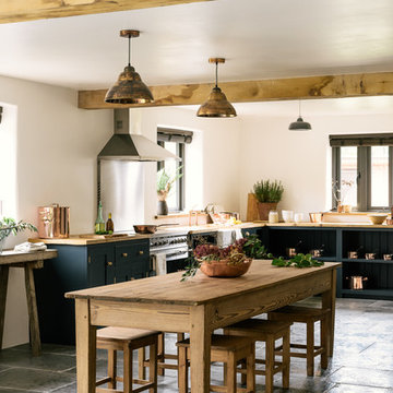 The Leicestershire Kitchen in the Forest || Worn Grey Limestone