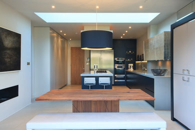 The Linear Kitchen with Silver Leaf