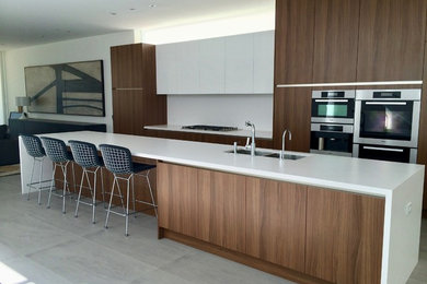 Inspiration for a contemporary kitchen in Los Angeles.