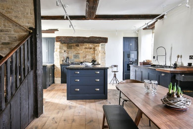 Design ideas for a rustic kitchen in Oxfordshire.