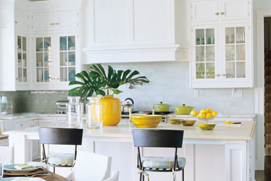 Eat-in kitchen - mid-sized transitional l-shaped eat-in kitchen idea in New York with recessed-panel cabinets, white cabinets, white backsplash, subway tile backsplash and an island