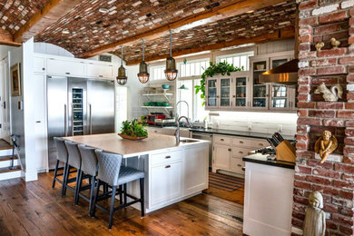 Example of a cottage chic kitchen design in Los Angeles
