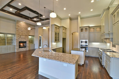 Kitchen - contemporary kitchen idea in Dallas