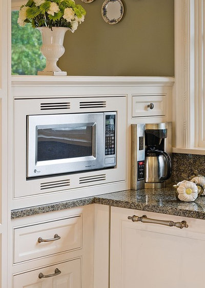 Traditional Kitchen by The Woodshop of Avon