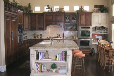 Design ideas for a classic kitchen in Orange County.