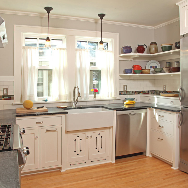 Bungalow Kitchen - Photos & Ideas | Houzz