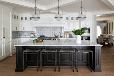 Kitchen - traditional kitchen idea in Minneapolis