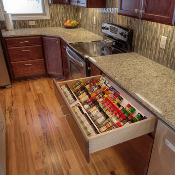 Too Small Kitchen Transformed into Showpiece