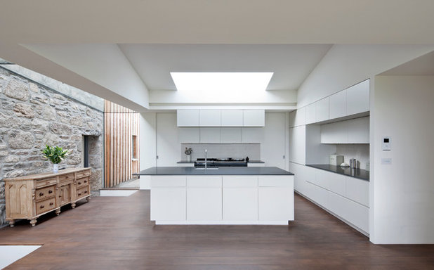 Contemporary Kitchen by DRBarbour Photography
