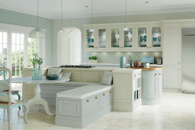 Esempio di un cucina con isola centrale design con lavello a doppia vasca, ante in stile shaker, ante beige, paraspruzzi verde, paraspruzzi con piastrelle diamantate e elettrodomestici in acciaio inossidabile