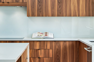 Trendy kitchen photo in Calgary