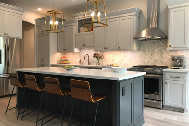 Example of a mid-sized transitional l-shaped vinyl floor and beige floor eat-in kitchen design in Houston with shaker cabinets, gray cabinets, quartz countertops, white backsplash, marble backsplash, stainless steel appliances, an island, white countertops and an undermount sink