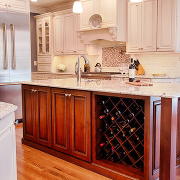 Traditional 2 toned kitchen
