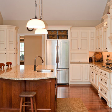 Traditional and Timeless Kitchen in Illinois