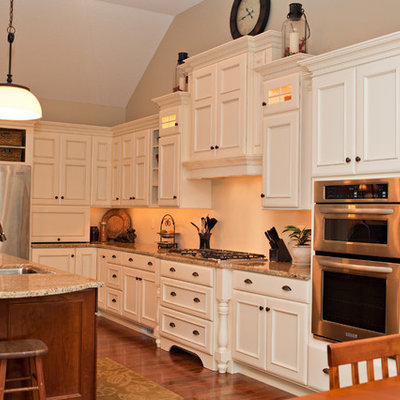 Inspiration for a timeless l-shaped eat-in kitchen remodel in Chicago with an undermount sink, white cabinets, granite countertops and stainless steel appliances
