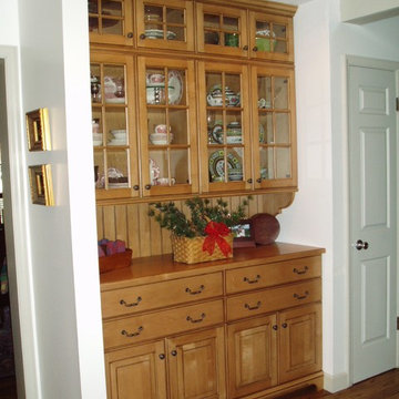 Traditional Built in Hutch