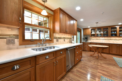 Inspiration for a timeless kitchen remodel in Cleveland with stainless steel appliances