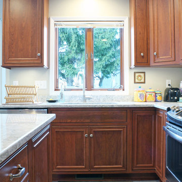 Traditional Cherry Umber Kitchen with Island