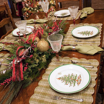 Traditional Christmas Breakfast Room
