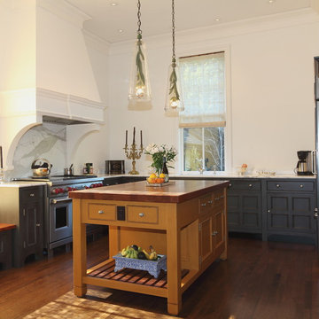 Traditional English Style Kitchen Cabinets