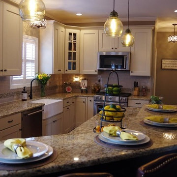 Traditional Kitchen Design with Lighting Detail