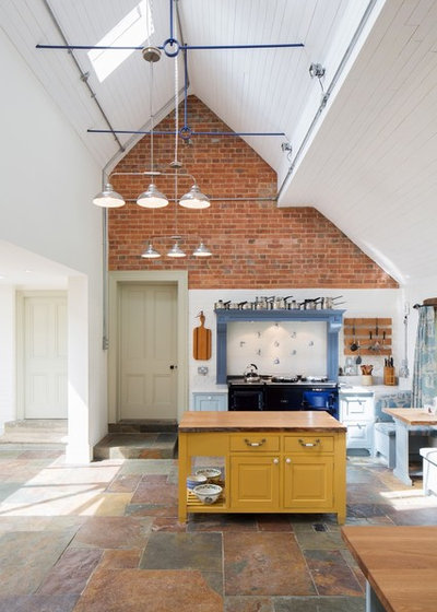 Traditional Kitchen by HollandGreen Architecture, Interiors & Landscapes