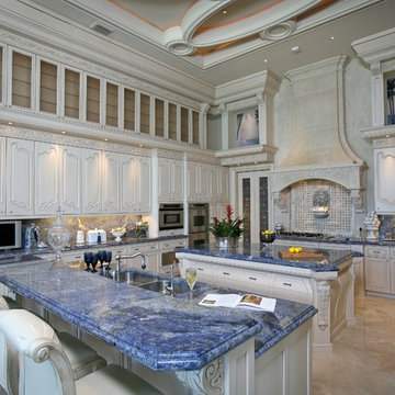 Traditional Kitchen in Cream and Blue