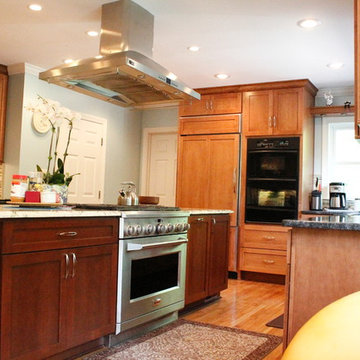 Traditional Kitchen in Dura Supreme Cabinets