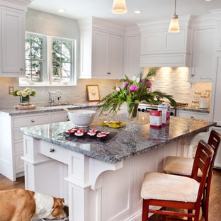 This is an example of a traditional kitchen in St Louis with granite benchtops.