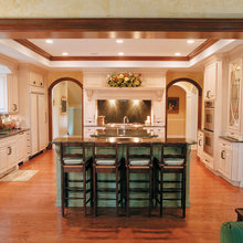 kitchen contrasting cabinets