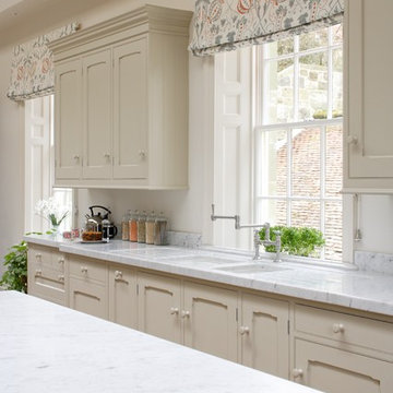 Traditional Kitchen Top Cabinets