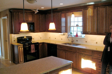 Example of a classic kitchen design in Philadelphia