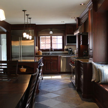 Traditional Kitchen w/ Wine Bar