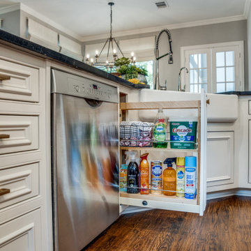 Traditional Kitchen with a Chic Farmhouse Twist