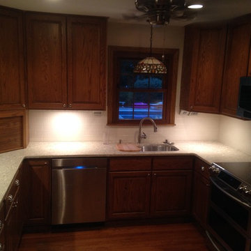 Traditional kitchen with clean backsplash