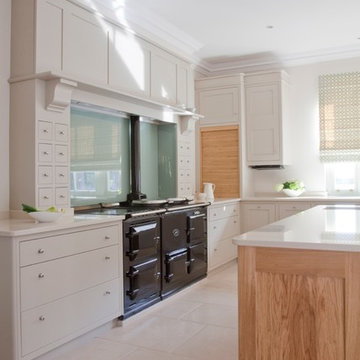 Traditional kitchen with clever internal storage
