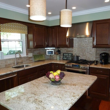 Traditional Kitchen with Coloniall Gold Counters