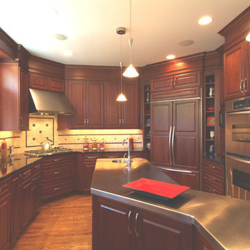 Traditional Kitchen with Stainless Steel Island